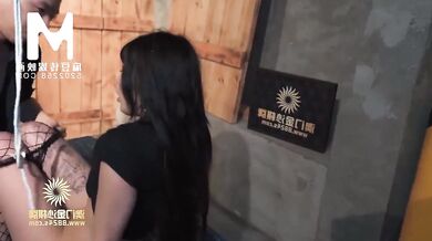 【国产】麻豆传媒作品MDX-0027逆袭黑色会大姐免费观看